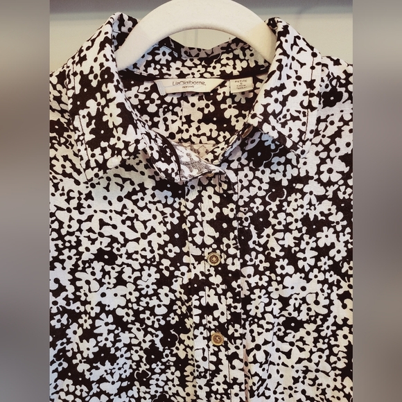 NWOT Liz Claiborne Button Down Blouse - Picture 3 of 9